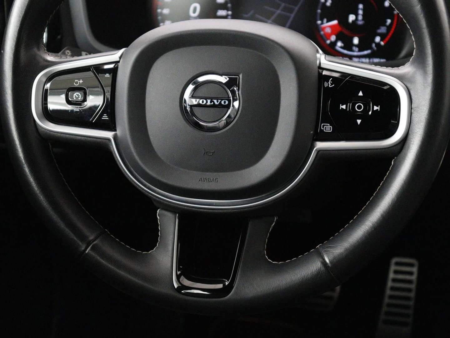 Volvo V60 2.0 B4 R-Design | Stoelverwarming | Adaptive cruise | Carplay | Camera | Keyless | Navigatie | Half leder | Full LED | Parkeerhulp | Climate control