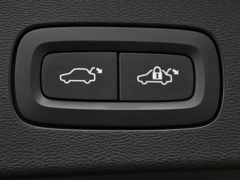 Volvo V60 2.0 B4 R-Design | Stoelverwarming | Adaptive cruise | Carplay | Camera | Keyless | Navigatie | Half leder | Full LED | Parkeerhulp | Climate control