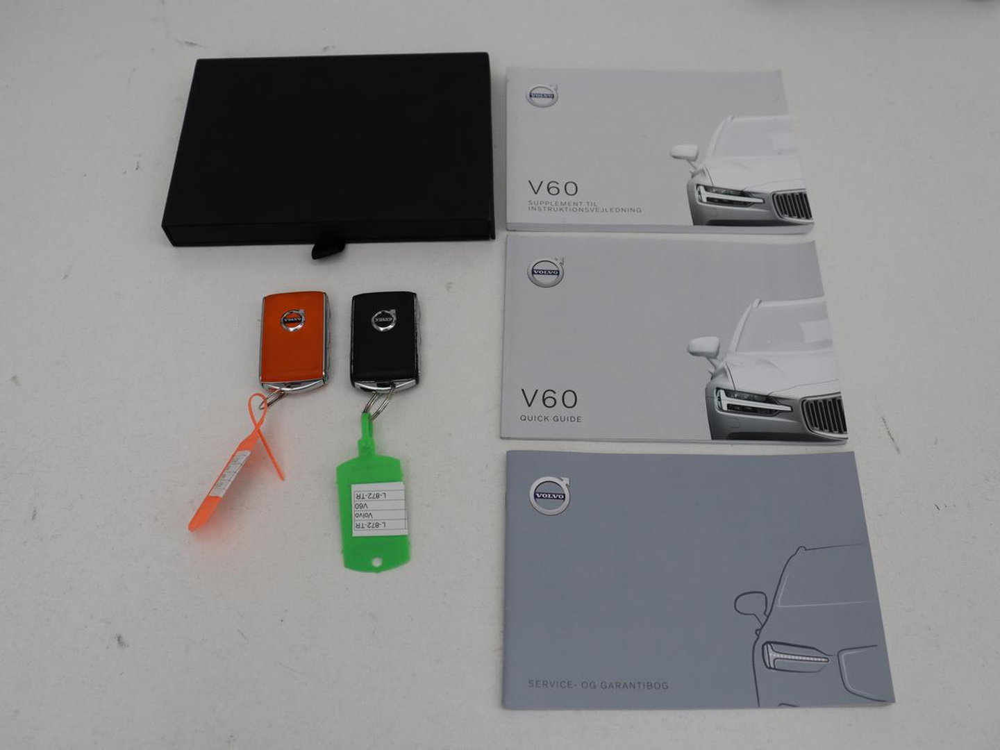 Volvo V60 2.0 B4 R-Design | Stoelverwarming | Adaptive cruise | Carplay | Camera | Keyless | Navigatie | Half leder | Full LED | Parkeerhulp | Climate control