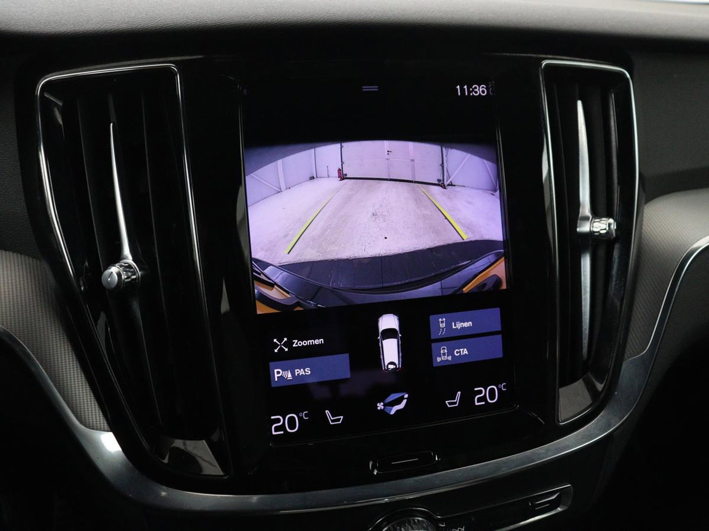 Volvo V60 2.0 B4 R-Design | Stoelverwarming | Adaptive cruise | Carplay | Camera | Keyless | Navigatie | Half leder | Full LED | Parkeerhulp | Climate control