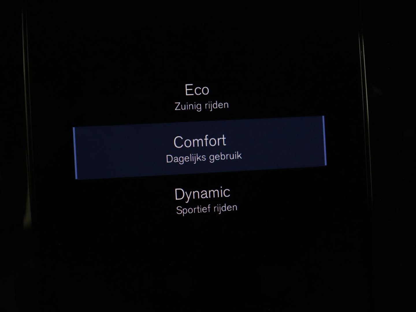 Volvo V60 2.0 B4 R-Design | Stoelverwarming | Adaptive cruise | Carplay | Camera | Keyless | Navigatie | Half leder | Full LED | Parkeerhulp | Climate control