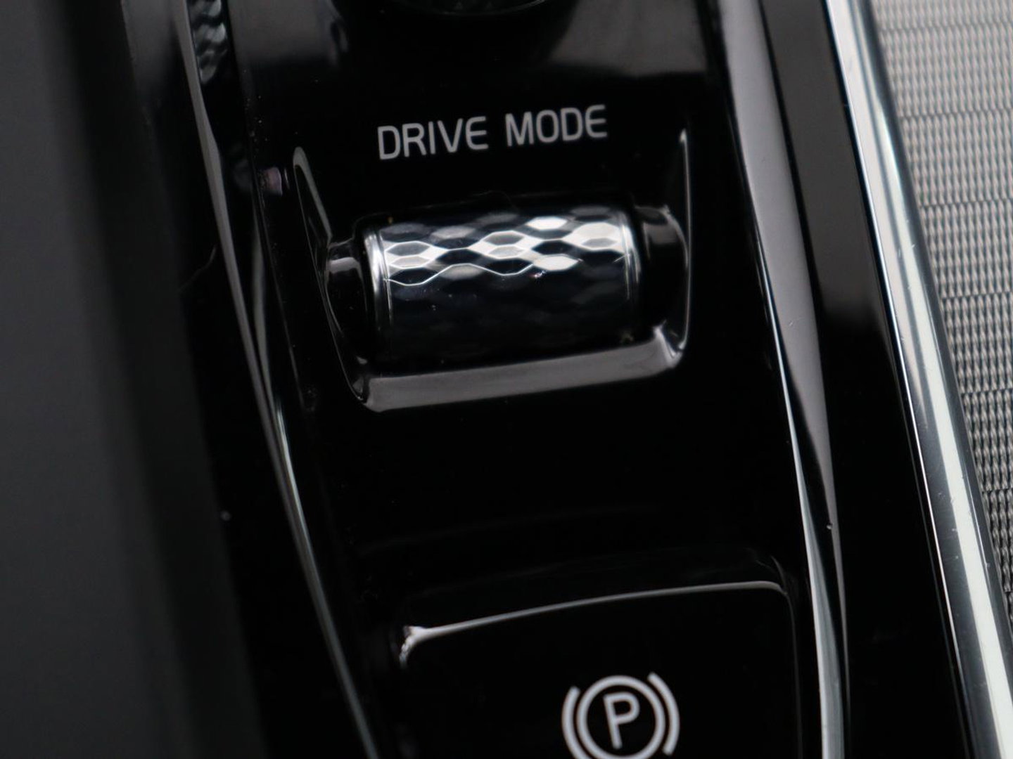 Volvo V60 2.0 B4 R-Design | Stoelverwarming | Adaptive cruise | Carplay | Camera | Keyless | Navigatie | Half leder | Full LED | Parkeerhulp | Climate control