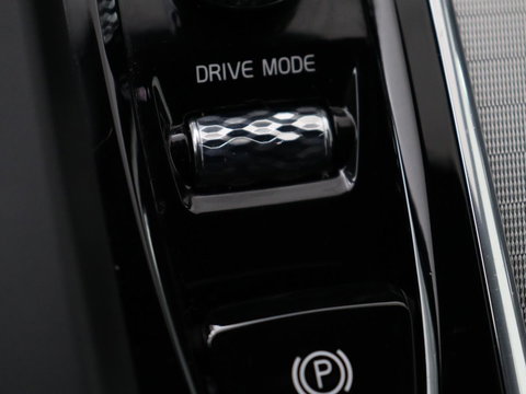 Volvo V60 2.0 B4 R-Design | Stoelverwarming | Adaptive cruise | Carplay | Camera | Keyless | Navigatie | Half leder | Full LED | Parkeerhulp | Climate control