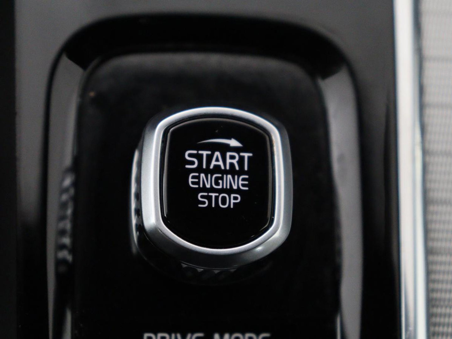 Volvo V60 2.0 B4 R-Design | Stoelverwarming | Adaptive cruise | Carplay | Camera | Keyless | Navigatie | Half leder | Full LED | Parkeerhulp | Climate control