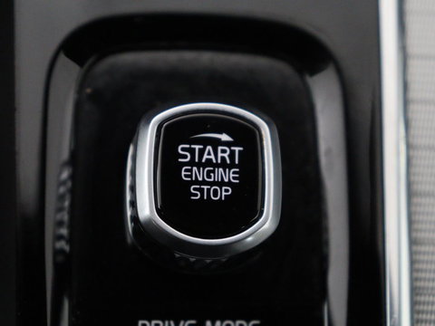 Volvo V60 2.0 B4 R-Design | Stoelverwarming | Adaptive cruise | Carplay | Camera | Keyless | Navigatie | Half leder | Full LED | Parkeerhulp | Climate control