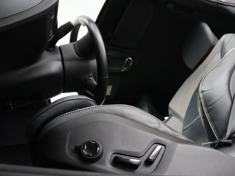 Volvo V60 2.0 B4 R-Design | Stoelverwarming | Adaptive cruise | Carplay | Camera | Keyless | Navigatie | Half leder | Full LED | Parkeerhulp | Climate control