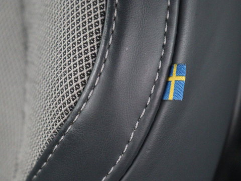 Volvo V60 2.0 B4 R-Design | Stoelverwarming | Adaptive cruise | Carplay | Camera | Keyless | Navigatie | Half leder | Full LED | Parkeerhulp | Climate control