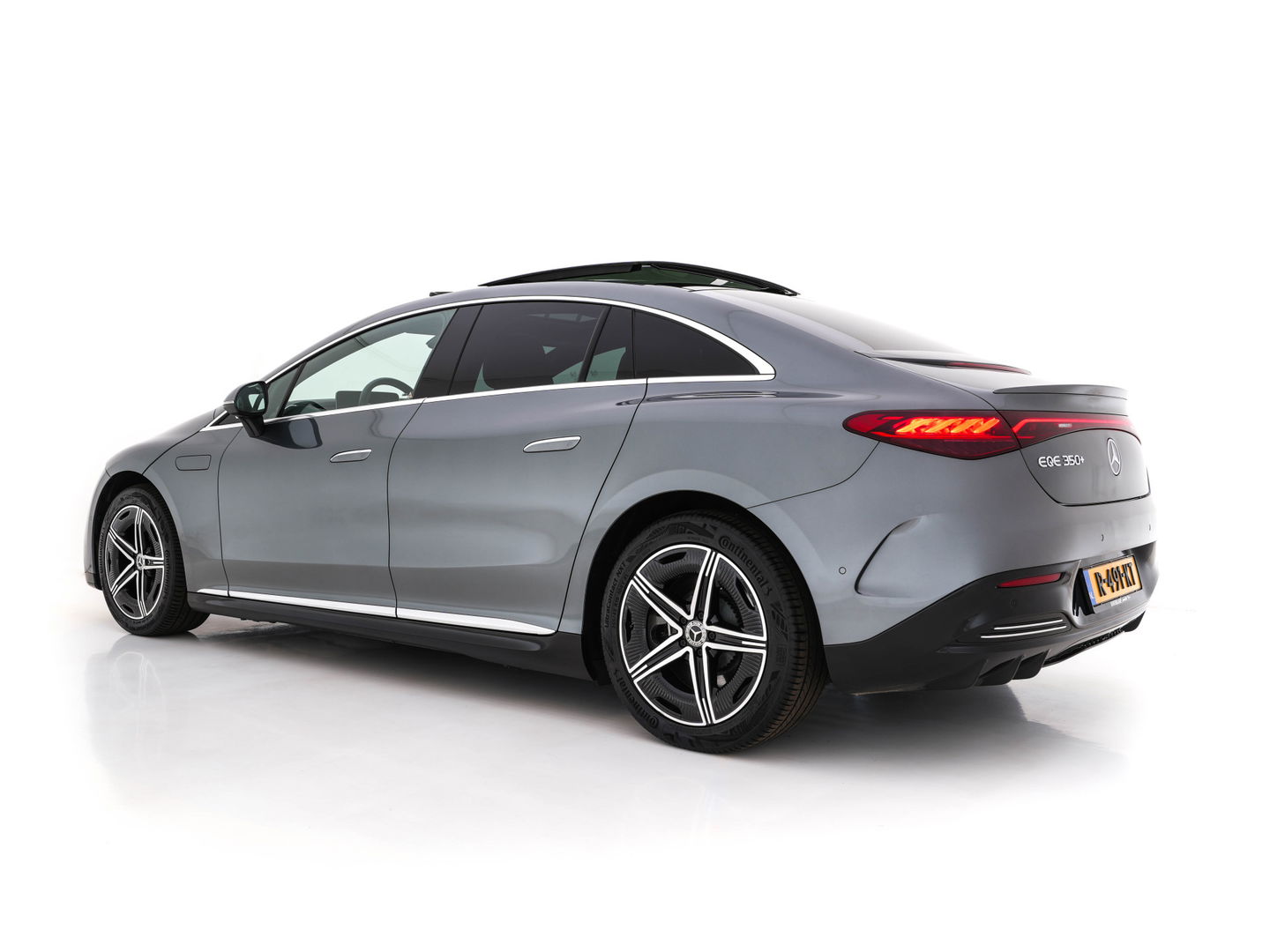 Mercedes-Benz EQE 350+ AMG-Line Launch-Edition 91 kWh [ 3-Fase-22kW ] Aut. *PANO | BURMESTER-SURROUND | ADAPTIVE-CRUISE | BLINDSPOT | LEATHER-MICROFIBRE | FULL-LED | AMBIENTLIGHT | MEMORY-PACK | DIGI-COCKPIT | SPORTSEATS | CAMERA | KEYLESS | DAB+ | CARPLAY |