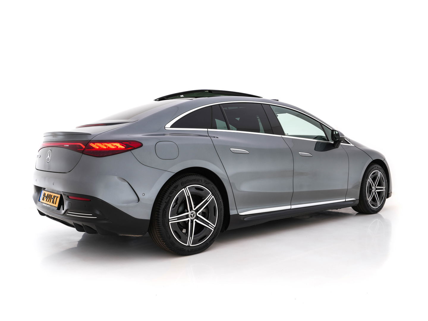 Mercedes-Benz EQE 350+ AMG-Line Launch-Edition 91 kWh [ 3-Fase-22kW ] Aut. *PANO | BURMESTER-SURROUND | ADAPTIVE-CRUISE | BLINDSPOT | LEATHER-MICROFIBRE | FULL-LED | AMBIENTLIGHT | MEMORY-PACK | DIGI-COCKPIT | SPORTSEATS | CAMERA | KEYLESS | DAB+ | CARPLAY |