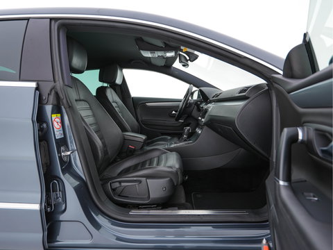 Volkswagen CC 1.8 TSI Aut. *LEATHER | BI-XENON | HEATED-SPORTSEATS | NAVI-FULLMAP | ECC | PDC | CRUISE | SHIFTPADDLES | PRIVACY-GLASS | TOWBAR | 18''ALU*