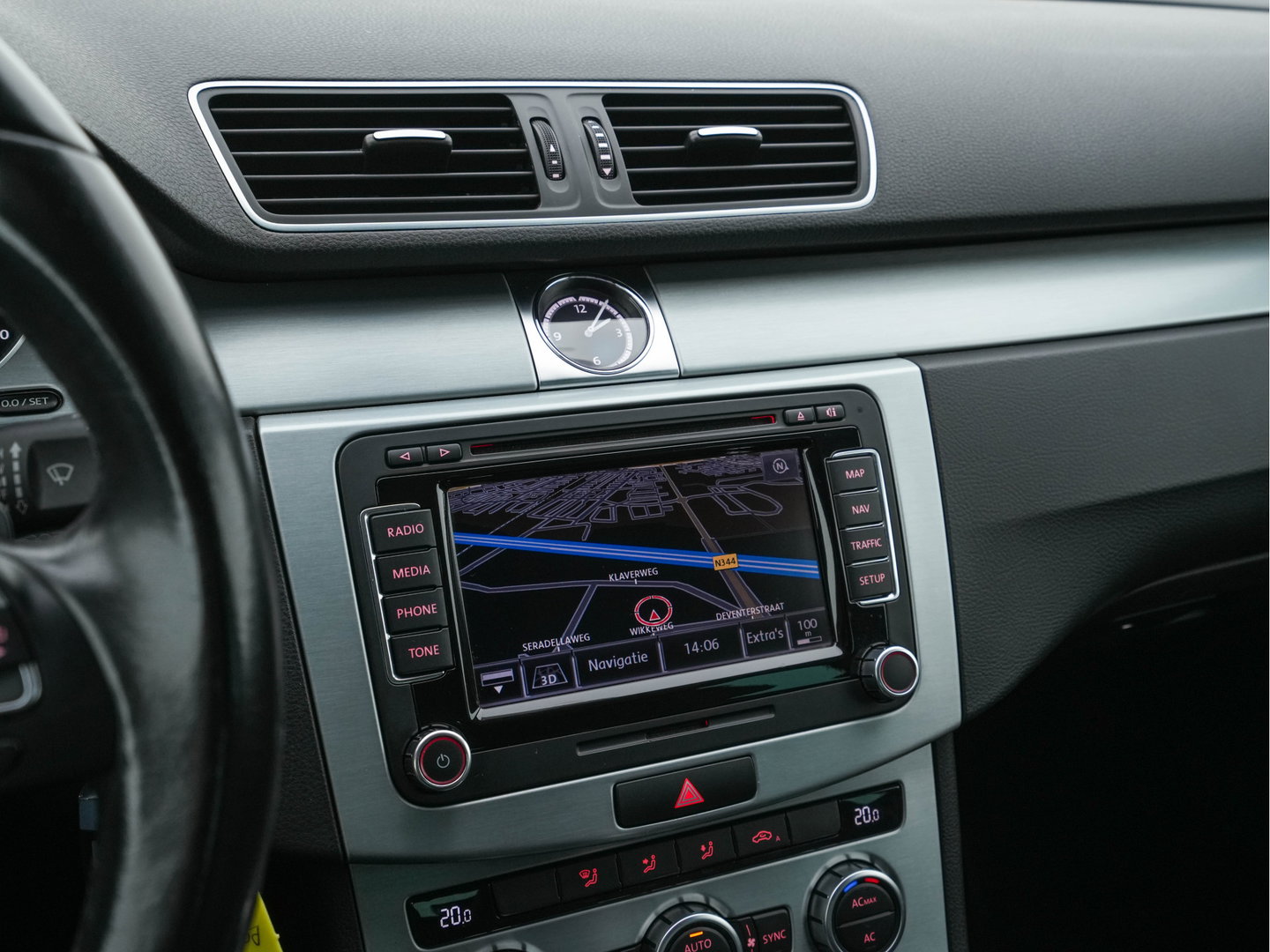 Volkswagen CC 1.8 TSI Aut. *LEATHER | BI-XENON | HEATED-SPORTSEATS | NAVI-FULLMAP | ECC | PDC | CRUISE | SHIFTPADDLES | PRIVACY-GLASS | TOWBAR | 18''ALU*