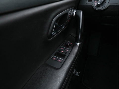 Volkswagen CC 1.8 TSI Aut. *LEATHER | BI-XENON | HEATED-SPORTSEATS | NAVI-FULLMAP | ECC | PDC | CRUISE | SHIFTPADDLES | PRIVACY-GLASS | TOWBAR | 18''ALU*