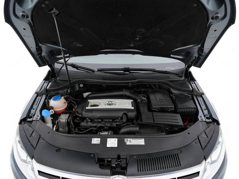 Volkswagen CC 1.8 TSI Aut. *LEATHER | BI-XENON | HEATED-SPORTSEATS | NAVI-FULLMAP | ECC | PDC | CRUISE | SHIFTPADDLES | PRIVACY-GLASS | TOWBAR | 18''ALU*