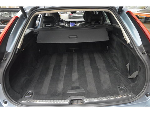 Volvo V90 Cross Country T5 AWD | Panoramadak | Trekhaak 2400KG | Stoelverwarming | Leer | Apple CarPlay | BLIS |