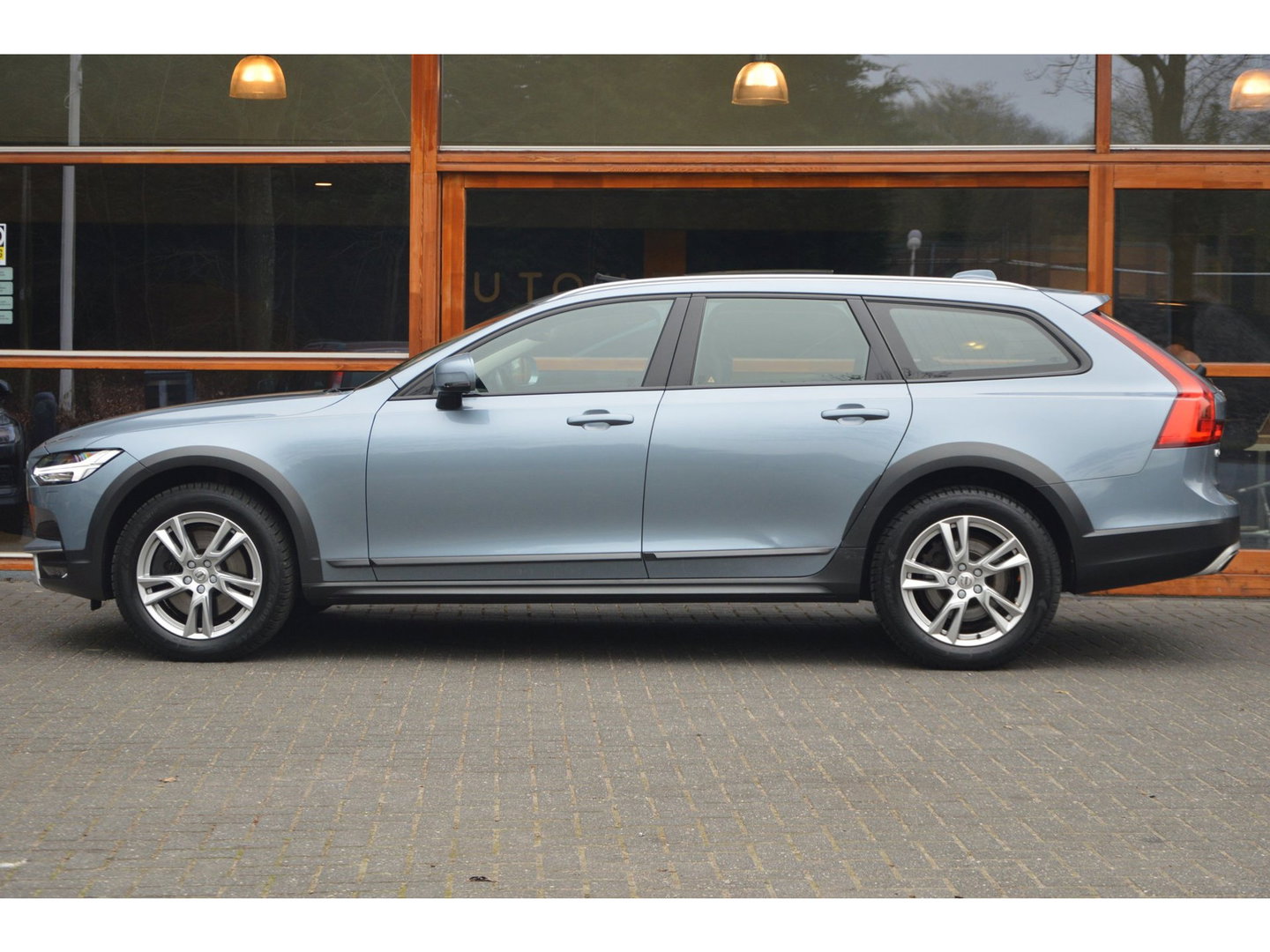 Volvo V90 Cross Country T5 AWD | Panoramadak | Trekhaak 2400KG | Stoelverwarming | Leer | Apple CarPlay | BLIS |