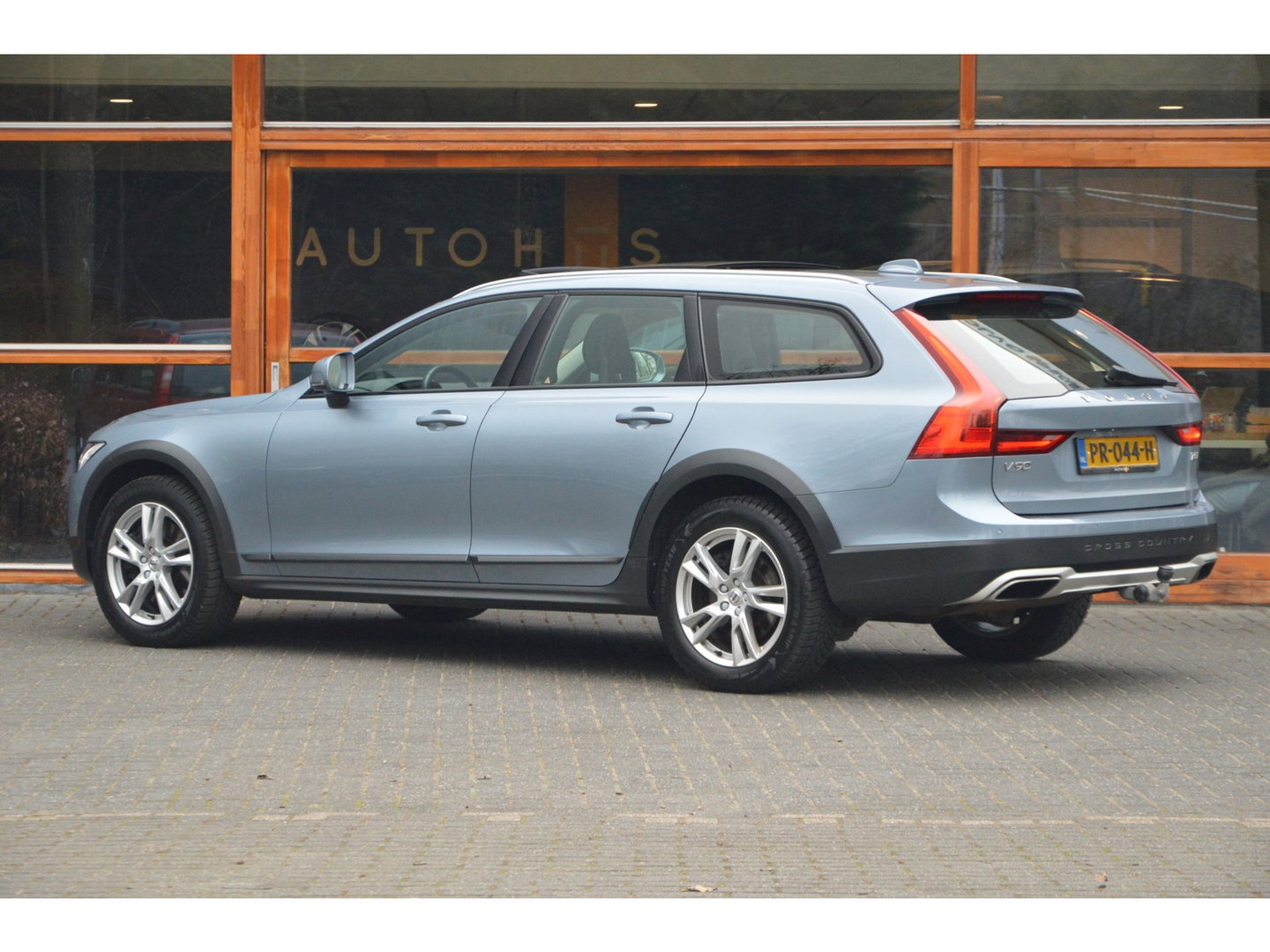Volvo V90 Cross Country T5 AWD | Panoramadak | Trekhaak 2400KG | Stoelverwarming | Leer | Apple CarPlay | BLIS |