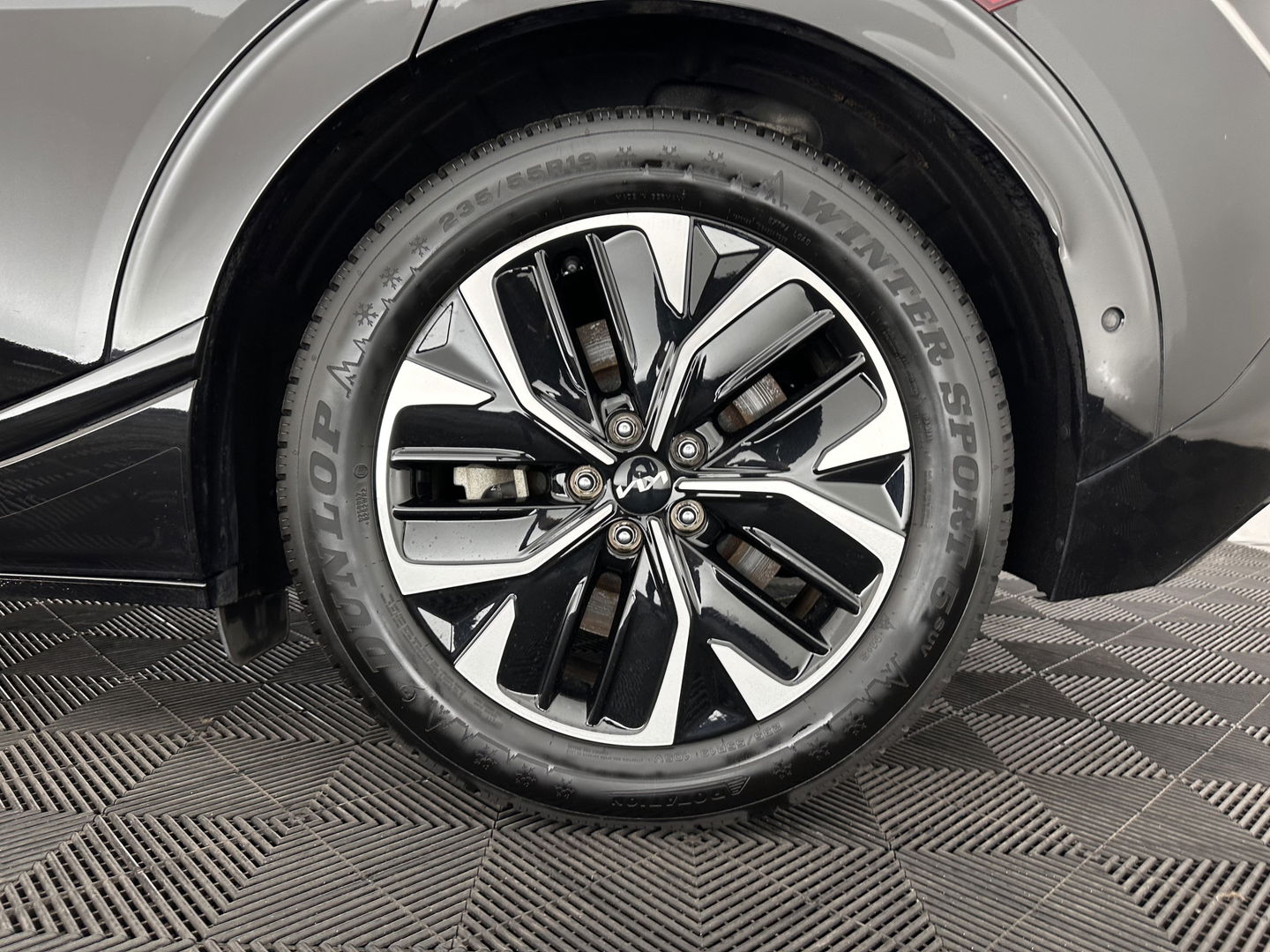 Kia Ev6 GT-Line 77.4 kWh [ 3-Fase-11kW ] (SOH-100%) (INCL-BTW) Aut. *HEATPUMP | PANO | HEAD-UP | LEATHER-ALCANTARA | ADAPTIVE-CRUISE | DIGI-COCKPIT | MERIDIAN-AUDIO | MEMORYPACK | FULL-LED | KEYLESS | TOPVIEW | DAB | BLINDSPOT | NAVI-FULLMAP |