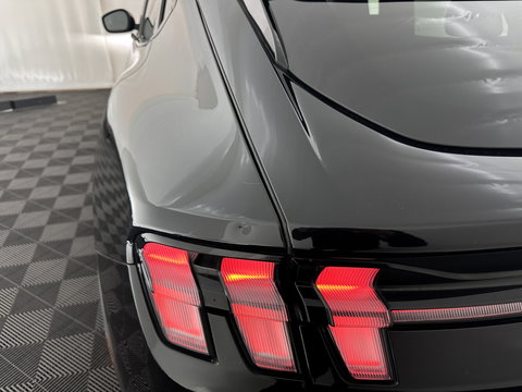 Ford Mustang Mach-E RWD 75 kWh [ 3-Fase-11kW] {SOH-89%} (INCL-BTW) *LEATHER | FULL-LED | DAB | DIGI-COCKPIT | KEYLESS | NAVI-FULLMAP | CARPLAY | HEATED-COMFORTSEATS | TOPVIEW | ADAPTIVE-CRUISE | PRIVACYGLASS | 18'' ALU*