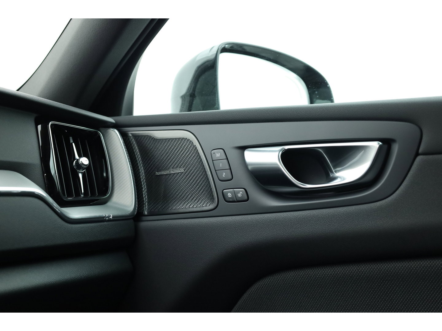 Volvo XC60 2.0 T6 Plug-in hybrid AWD Plus Black Edition | Pano | 360Cam | Stoel- Stuurverw. | Memory | Harman Kardon | CarPlay | 21''