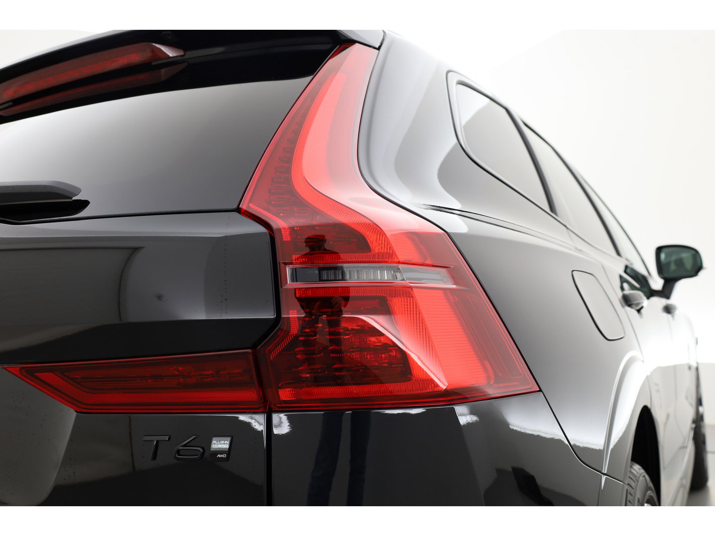 Volvo XC60 2.0 T6 Plug-in hybrid AWD Plus Black Edition | Pano | 360Cam | Stoel- Stuurverw. | Memory | Harman Kardon | CarPlay | 21''