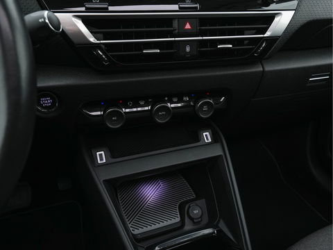 Citroën Ë-C4 Feel 50 kWh [ 3-Fase-11kW ] (SOH-91%) (INCL-BTW) *PANO | HEAD-UP | LEATHER-FABRIC | FULL-LED | DIGI-COCKPIT | BLINDSPOT | CARPLAY | COMFORT-SEATS | ECC | LANE-ASSIST | KEYLESS | PDC | CRUISE | DAB  | CCS-FASTLOADER | 18''ALU*