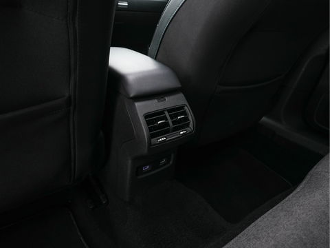 Citroën Ë-C4 Feel 50 kWh [ 3-Fase-11kW ] (SOH-91%) (INCL-BTW) *PANO | HEAD-UP | LEATHER-FABRIC | FULL-LED | DIGI-COCKPIT | BLINDSPOT | CARPLAY | COMFORT-SEATS | ECC | LANE-ASSIST | KEYLESS | PDC | CRUISE | DAB  | CCS-FASTLOADER | 18''ALU*