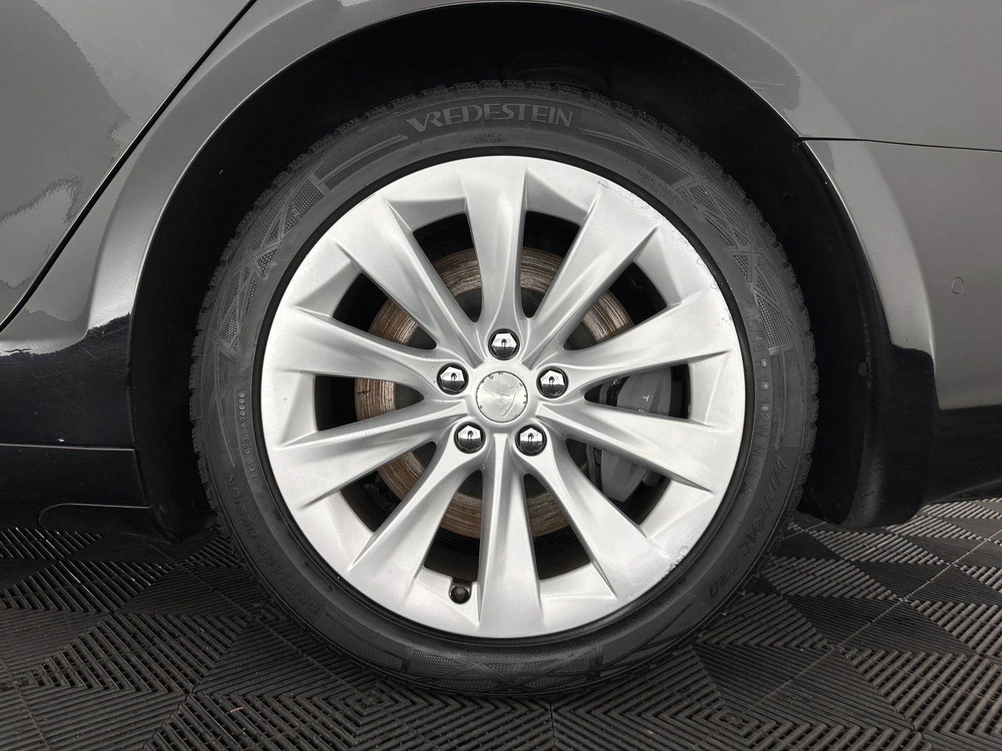 Tesla Model S 75D Base [ 3-Fase ] {SOH-85%} (INCL-BTW) Aut. *PANO-WINDOW | LEATHER | AIR-SUSPENION | FULL-LED | NAVI-FULLMAP | KEYLESS | MEMORY-PACK | HEATED-COMFORTSEATS | DIGI-COCKPIT | CARBON-INLAY | AUTO-PILOT | 19"ALU*