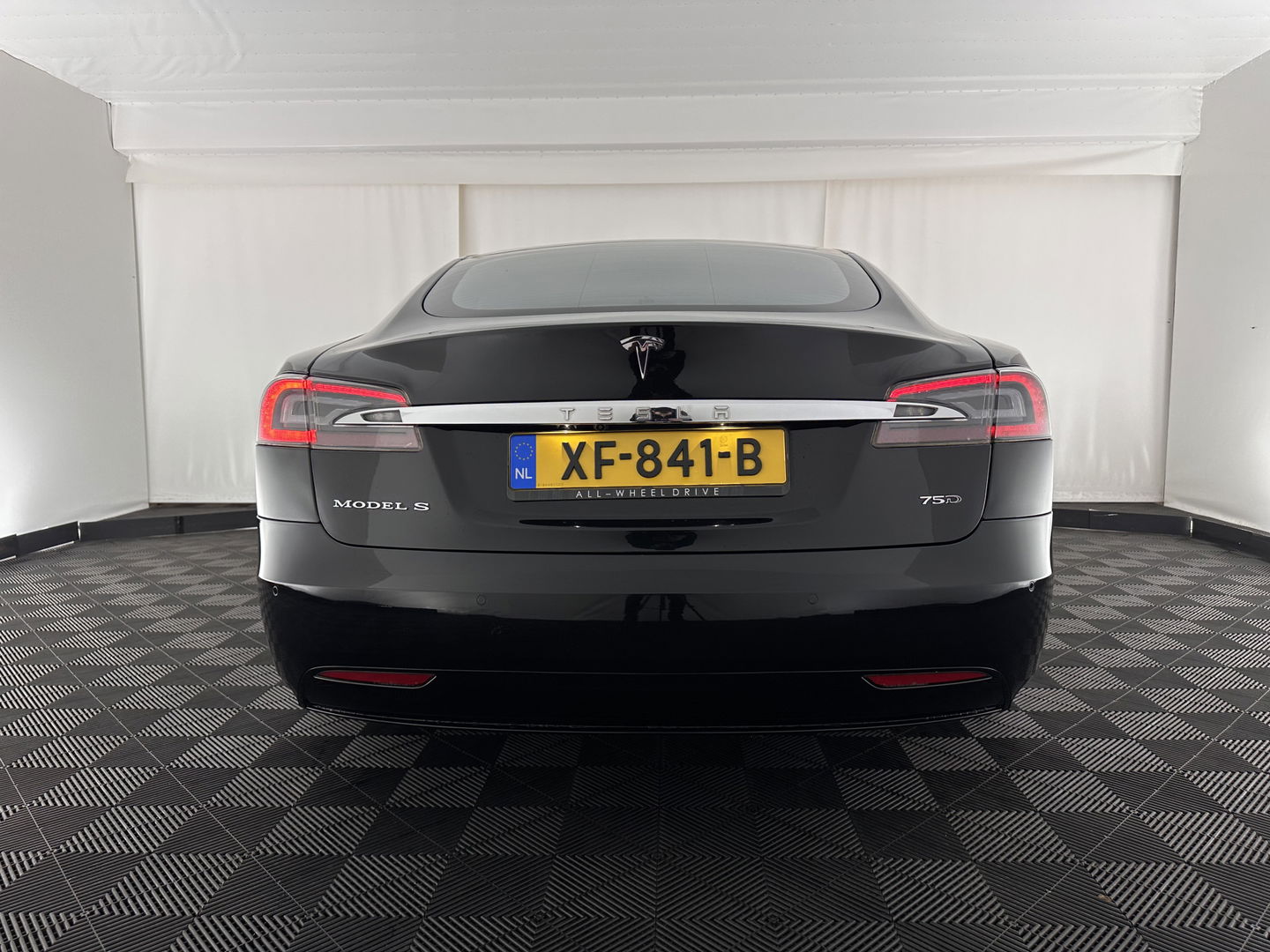 Tesla Model S 75D Base [ 3-Fase ] {SOH-85%} (INCL-BTW) Aut. *PANO-WINDOW | LEATHER | AIR-SUSPENION | FULL-LED | NAVI-FULLMAP | KEYLESS | MEMORY-PACK | HEATED-COMFORTSEATS | DIGI-COCKPIT | CARBON-INLAY | AUTO-PILOT | 19"ALU*