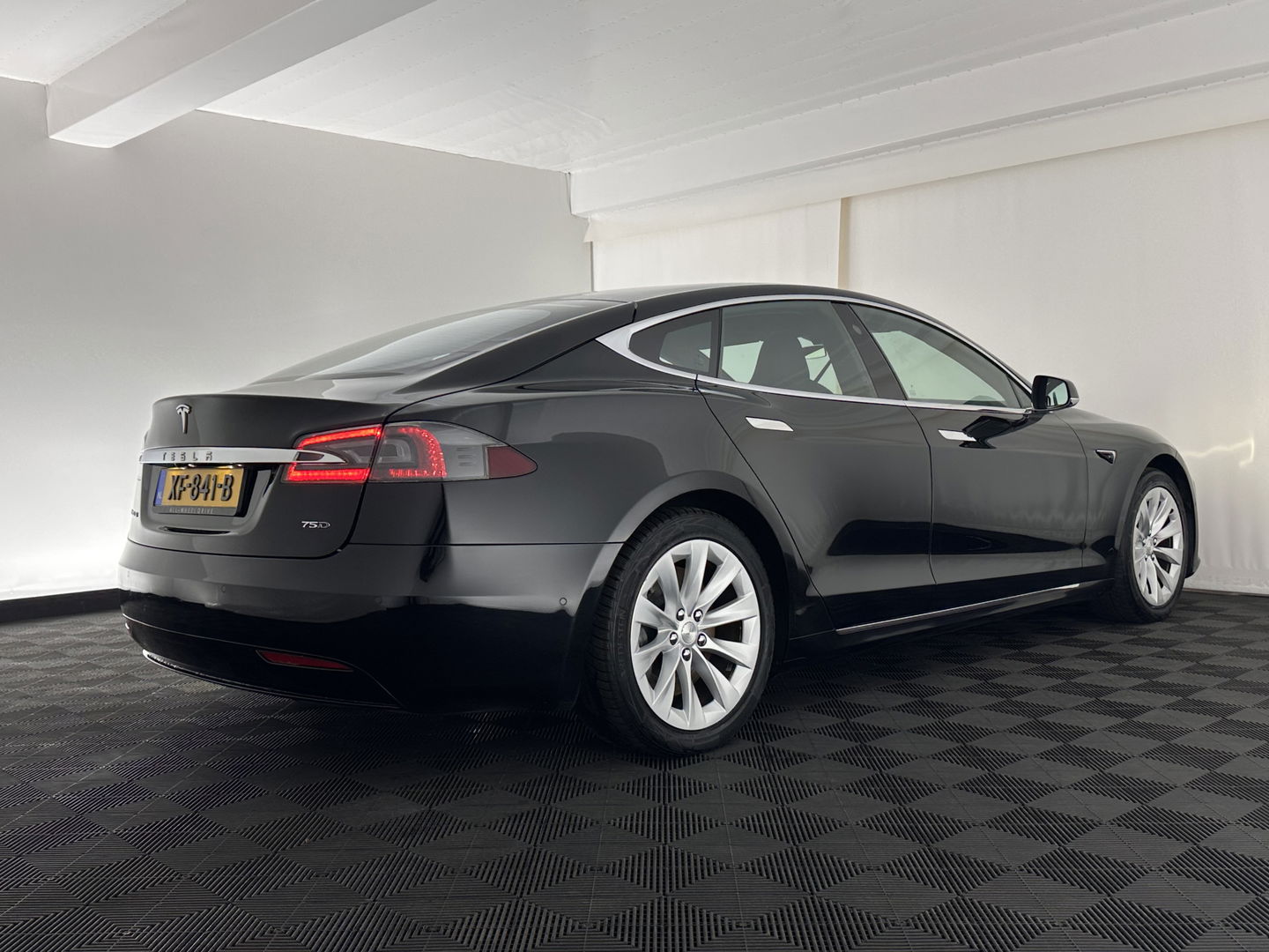 Tesla Model S 75D Base [ 3-Fase ] {SOH-85%} (INCL-BTW) Aut. *PANO-WINDOW | LEATHER | AIR-SUSPENION | FULL-LED | NAVI-FULLMAP | KEYLESS | MEMORY-PACK | HEATED-COMFORTSEATS | DIGI-COCKPIT | CARBON-INLAY | AUTO-PILOT | 19"ALU*