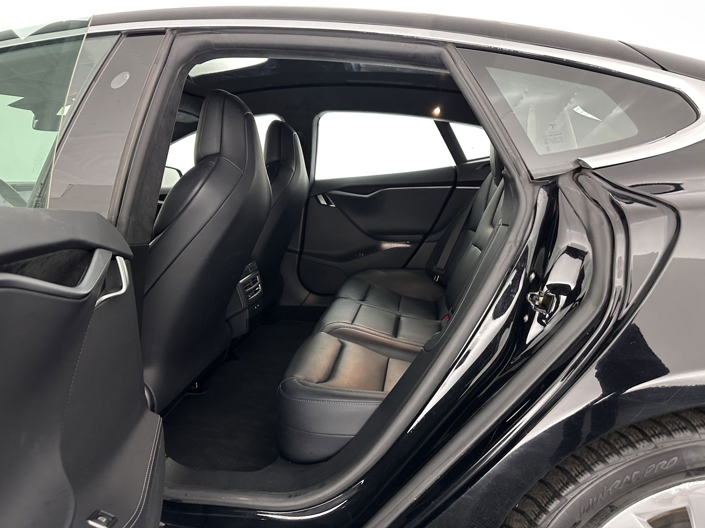 Tesla Model S 75D Base [ 3-Fase ] {SOH-85%} (INCL-BTW) Aut. *PANO-WINDOW | LEATHER | AIR-SUSPENION | FULL-LED | NAVI-FULLMAP | KEYLESS | MEMORY-PACK | HEATED-COMFORTSEATS | DIGI-COCKPIT | CARBON-INLAY | AUTO-PILOT | 19"ALU*