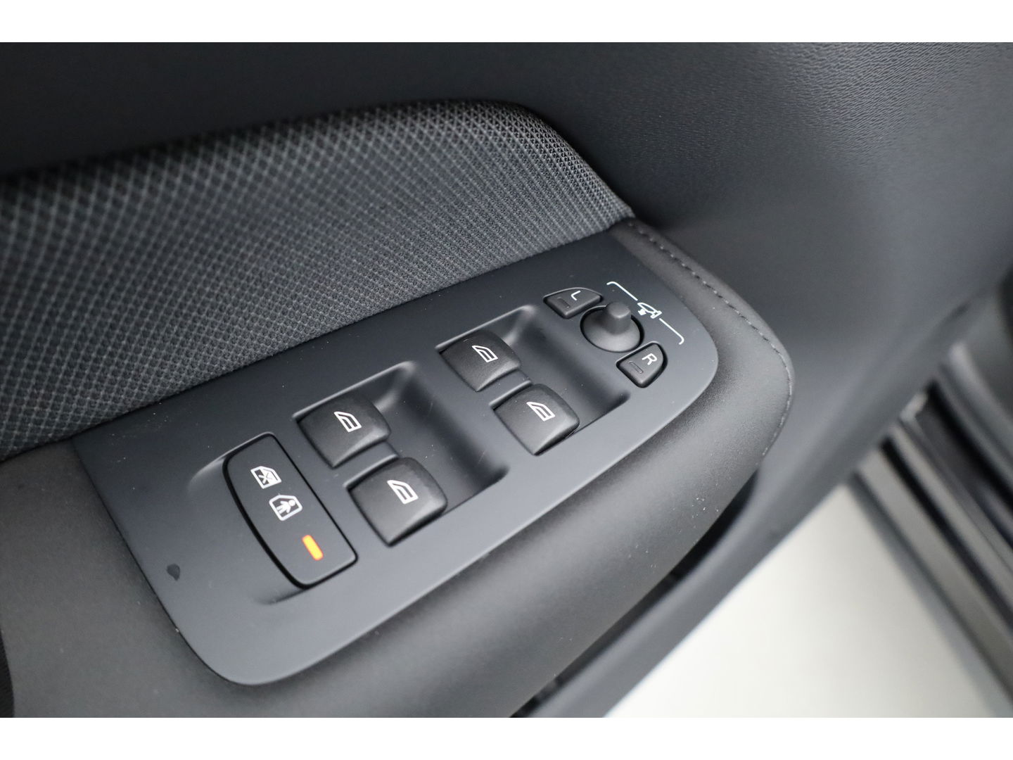 Volvo XC60 2.0 T6 Plug-in hybrid AWD Plus Black Edition | Pano | 21” | Memory Seats | Harman Kardon | Pilot Assist | 360 cam