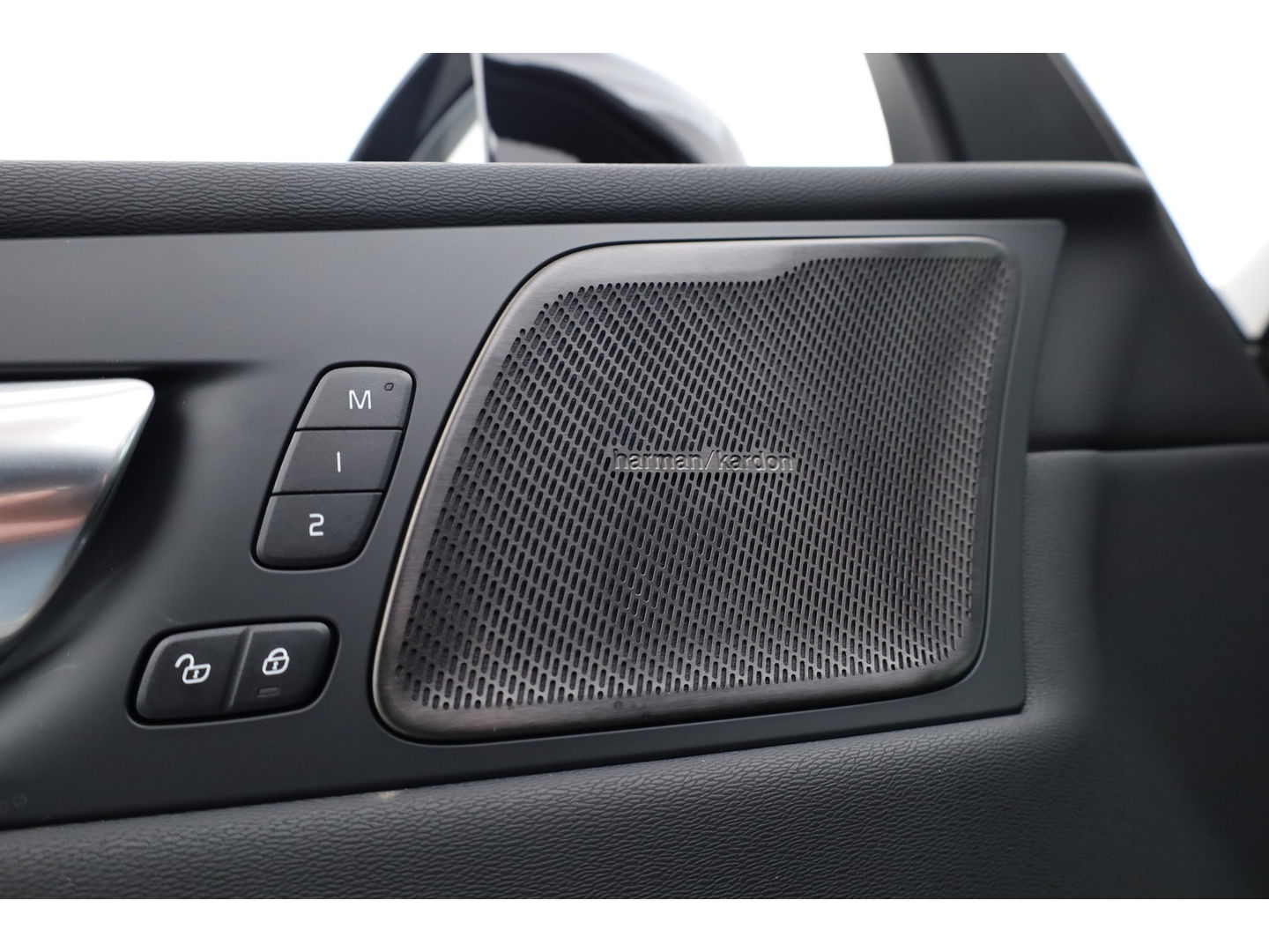 Volvo XC60 2.0 T6 Plug-in hybrid AWD Plus Black Edition | Pano | 21” | Memory Seats | Harman Kardon | Pilot Assist | 360 cam