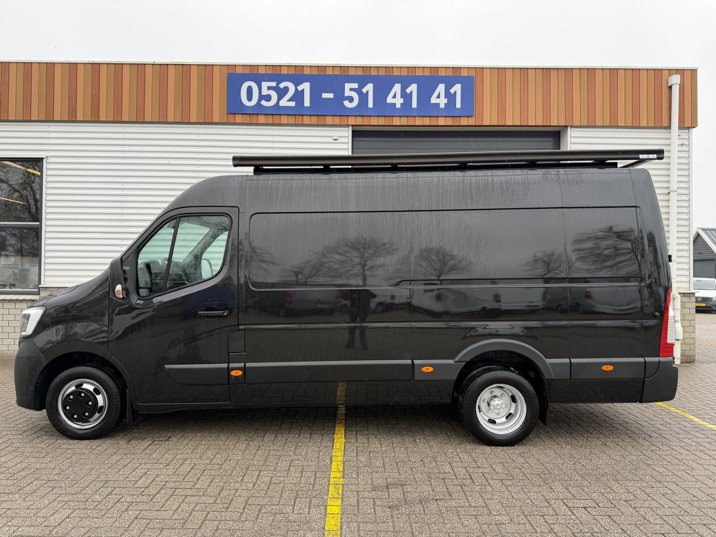 Renault Master T35 2.3 dCi 165pk L3H2 DL Energy Comfort / trekhaak 3500 kg / euro 6 / bpm vrij / vaste prijs rijklaar € 26.950 ex btw / lease vanaf € 440 / ingerichte laadruimte / imperial