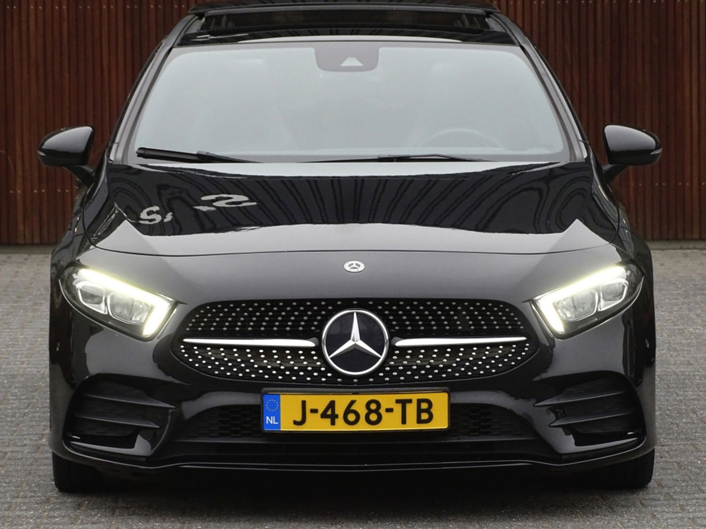 Mercedes-Benz A-Klasse 180d Bns Sol. AMG-pakket / Burmester / dakraam / LED