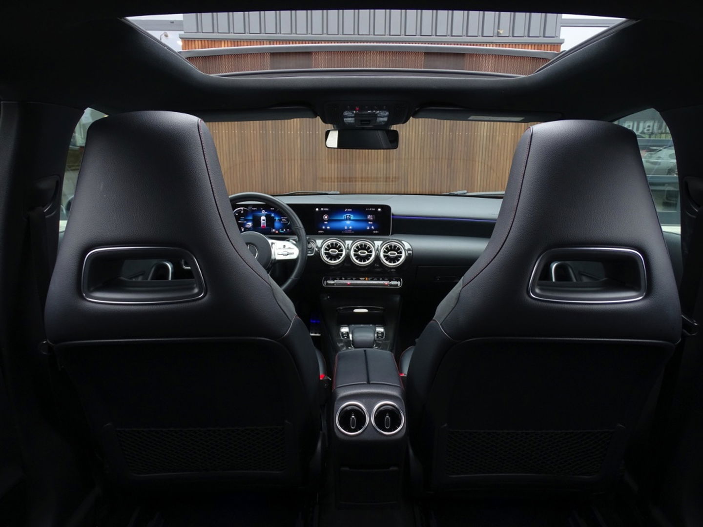 Mercedes-Benz A-Klasse 180d Bns Sol. AMG-pakket / Burmester / dakraam / LED