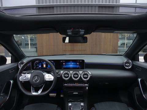 Mercedes-Benz A-Klasse 180d Bns Sol. AMG-pakket / Burmester / dakraam / LED