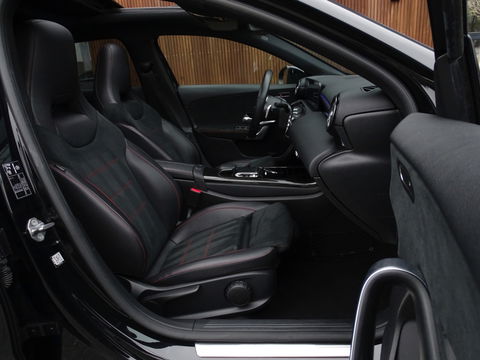 Mercedes-Benz A-Klasse 180d Bns Sol. AMG-pakket / Burmester / dakraam / LED