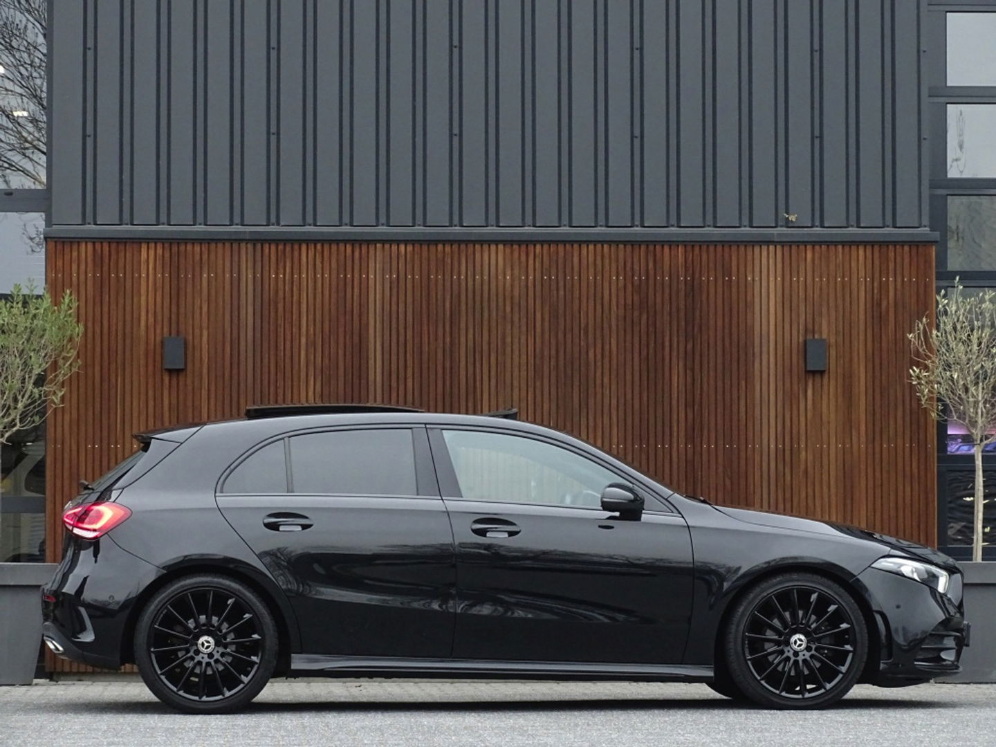 Mercedes-Benz A-Klasse 180d Bns Sol. AMG-pakket / Burmester / dakraam / LED