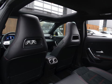 Mercedes-Benz A-Klasse 180d Bns Sol. AMG-pakket / Burmester / dakraam / LED