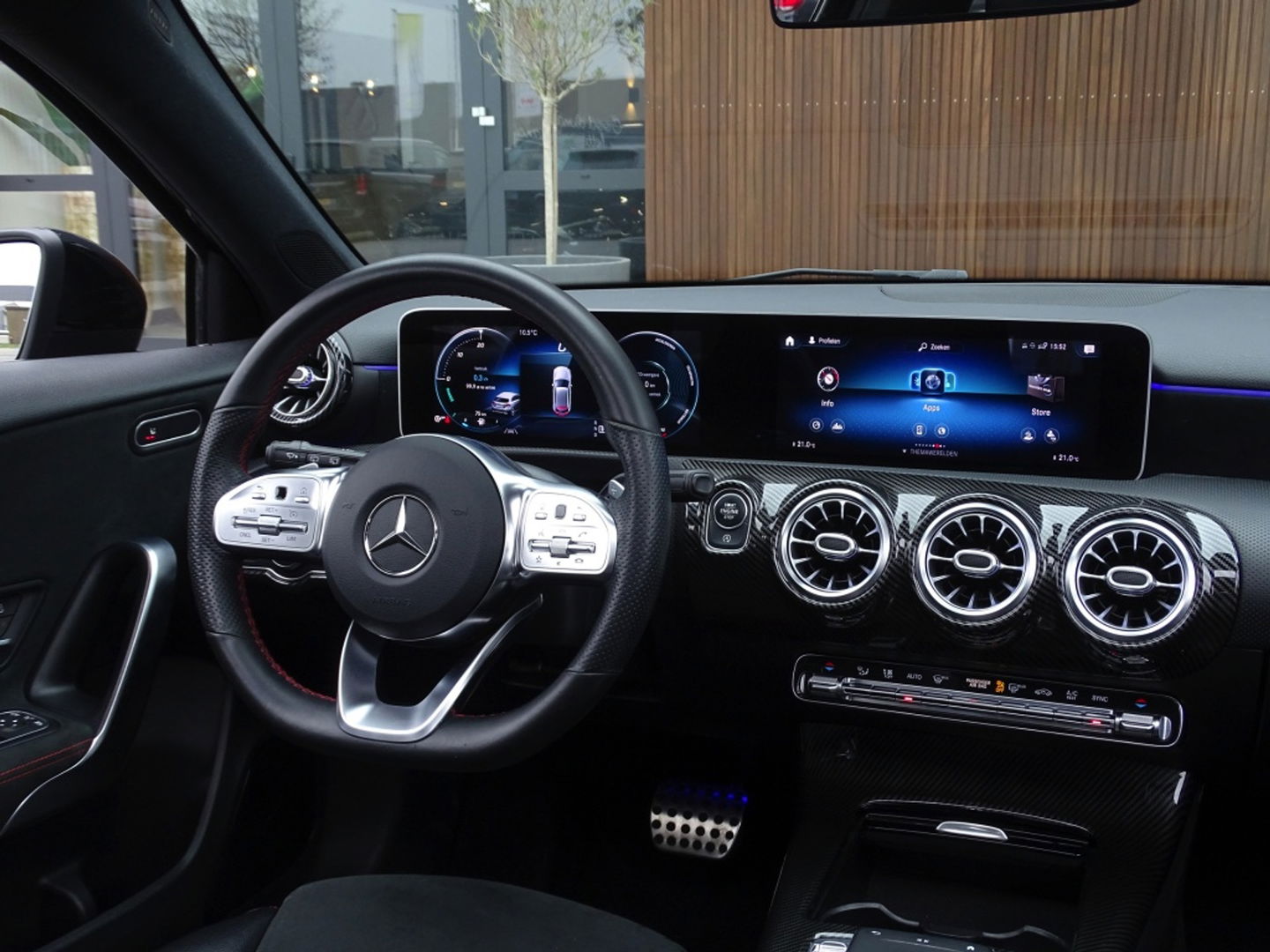 Mercedes-Benz A-Klasse 180d Bns Sol. AMG-pakket / Burmester / dakraam / LED