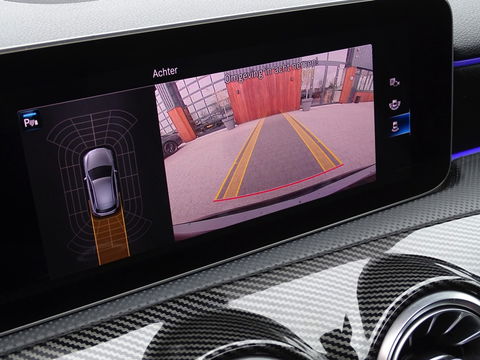 Mercedes-Benz A-Klasse 180d Bns Sol. AMG-pakket / Burmester / dakraam / LED