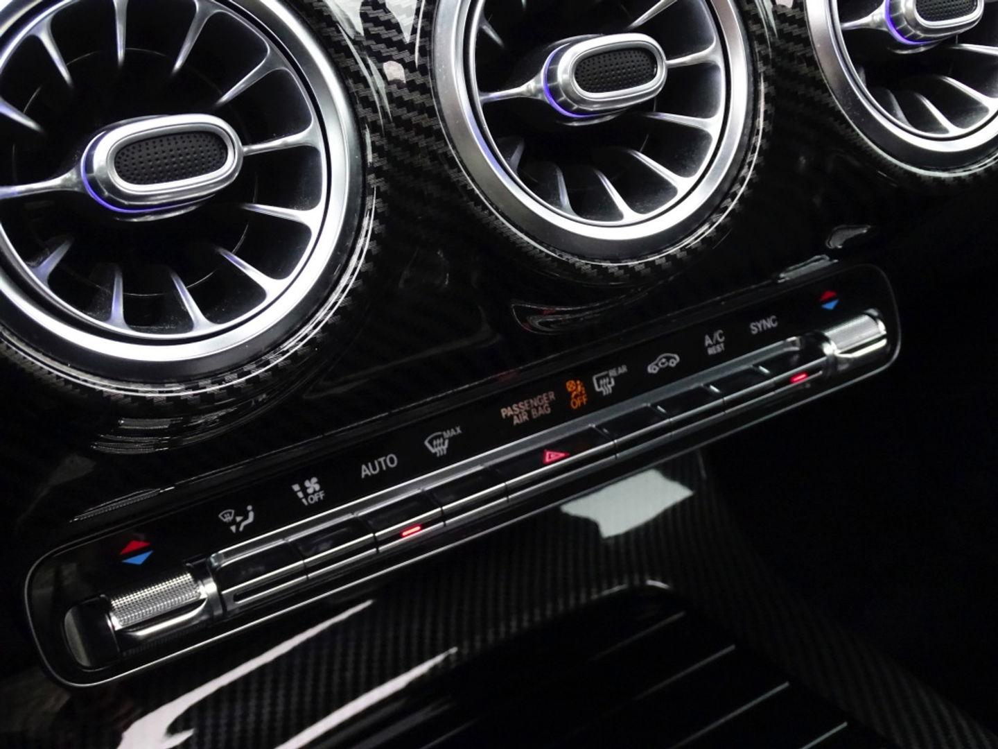 Mercedes-Benz A-Klasse 180d Bns Sol. AMG-pakket / Burmester / dakraam / LED