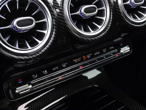 Mercedes-Benz A-Klasse 180d Bns Sol. AMG-pakket / Burmester / dakraam / LED