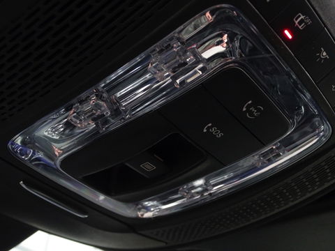 Mercedes-Benz A-Klasse 180d Bns Sol. AMG-pakket / Burmester / dakraam / LED