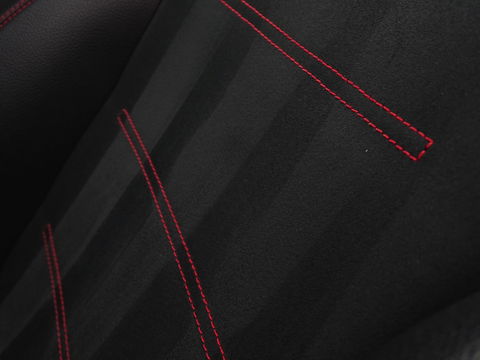 Mercedes-Benz A-Klasse 180d Bns Sol. AMG-pakket / Burmester / dakraam / LED