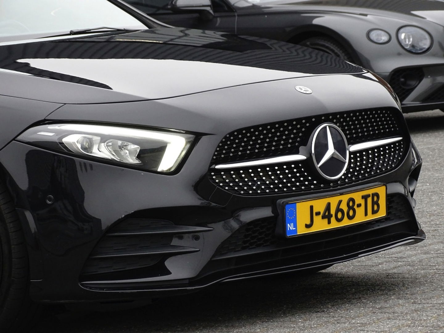 Mercedes-Benz A-Klasse 180d Bns Sol. AMG-pakket / Burmester / dakraam / LED