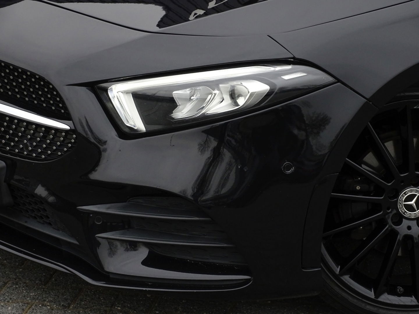 Mercedes-Benz A-Klasse 180d Bns Sol. AMG-pakket / Burmester / dakraam / LED