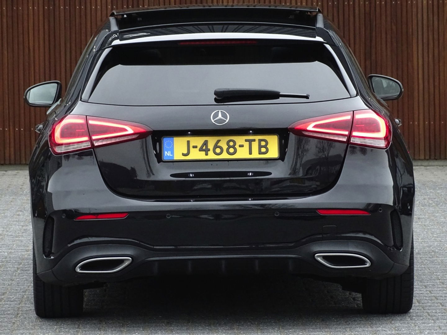 Mercedes-Benz A-Klasse 180d Bns Sol. AMG-pakket / Burmester / dakraam / LED