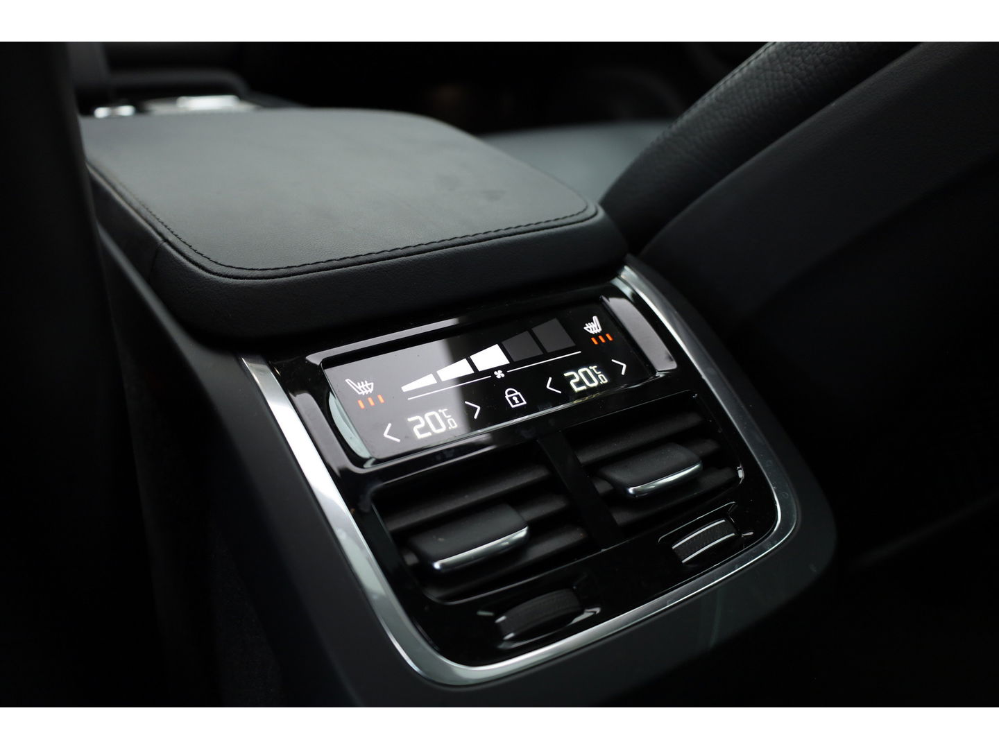 Volvo XC90 2.0 T8 Recharge AWD Ultimate Bright | Pano-dak | Head-up | Harman / Kardon Audio | ACC | Blis | Standkachel |