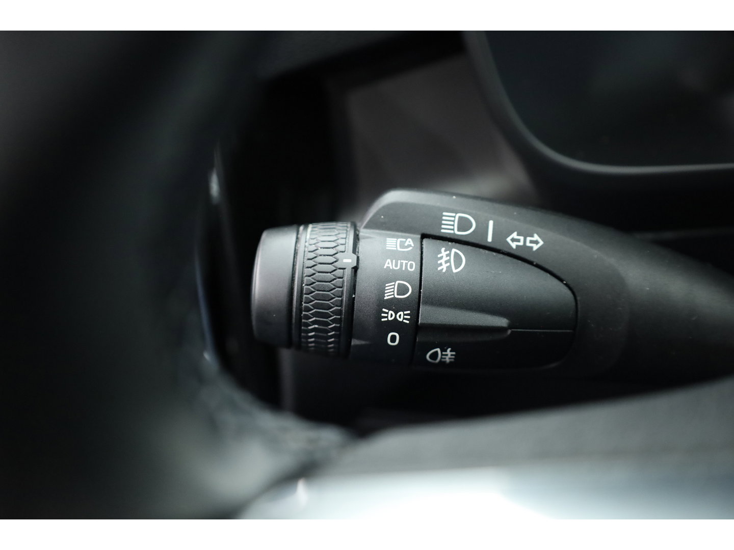 Volvo XC40 1.5 T4 Plug-in hybrid Plus Dark | Pano | Apple CarPlay | Stoel-Stuurverw. | Harman Kardon | Leder | Trekhaak |